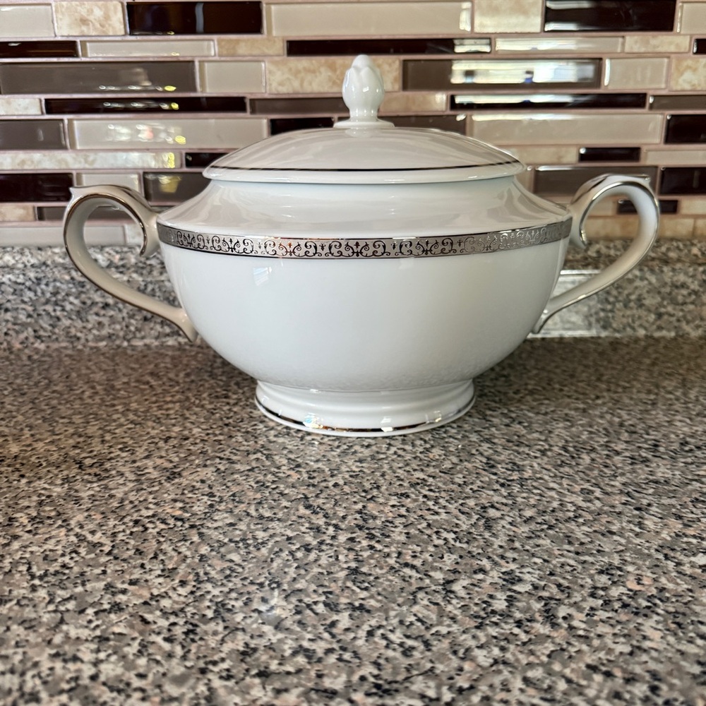 Platinum Buffet Royal Gallery Sugar Bowl